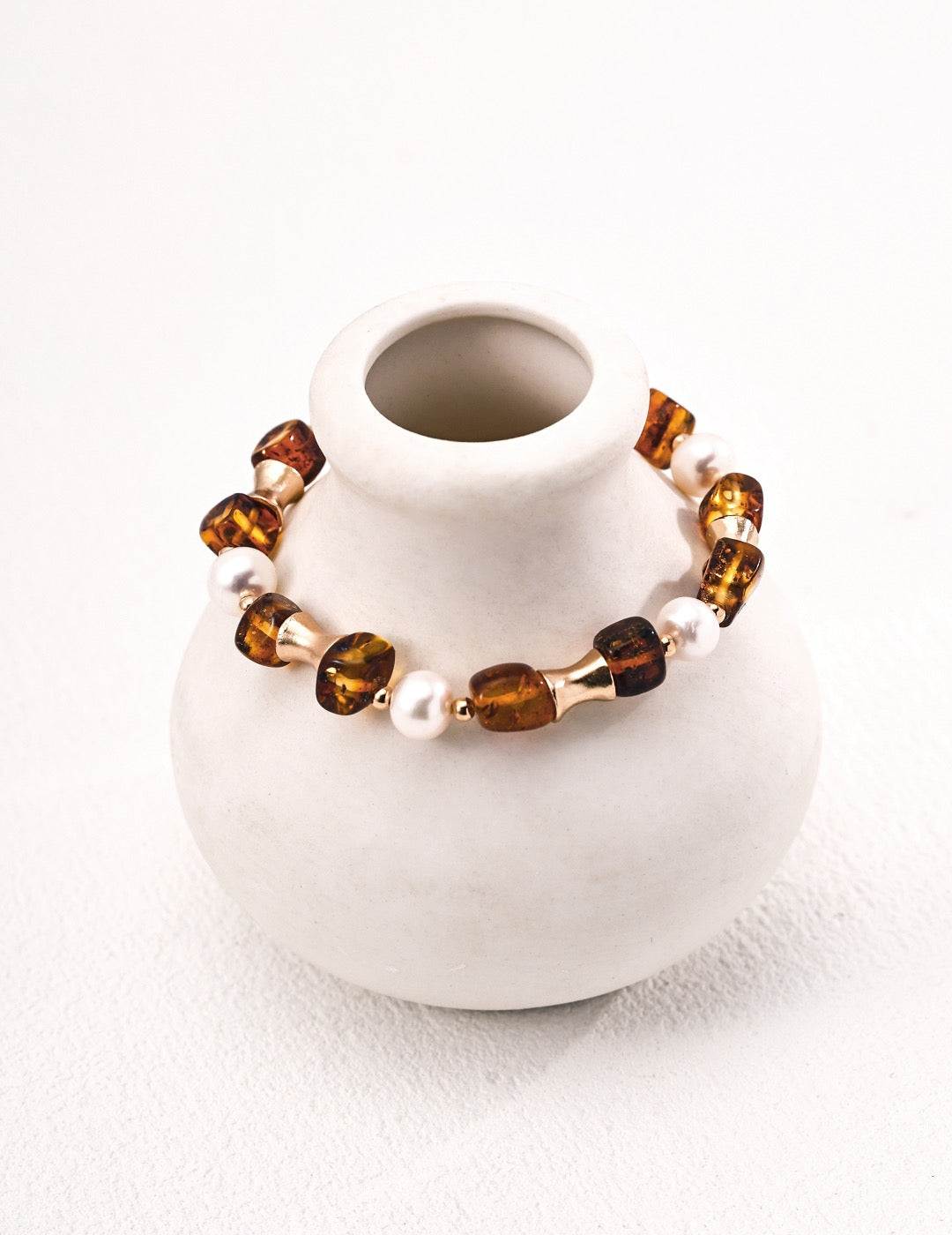 Amber Elegance Bracelet｜Natural Pearl & Flower Amber
