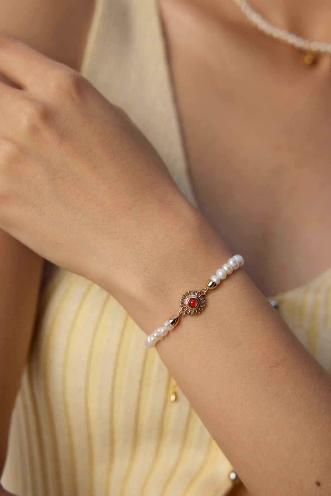 Solar Bloom Bracelet l Pearl & Black or Red Agate