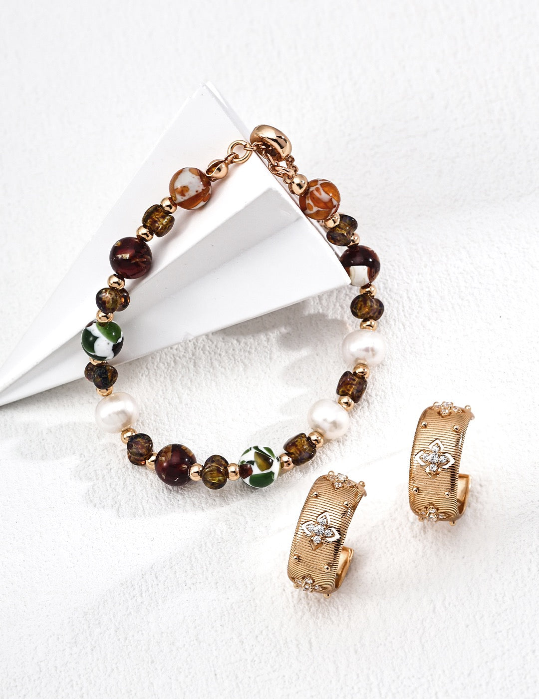 Mystic Grove Bracelet｜Pearl & Czech Iridescent Glass