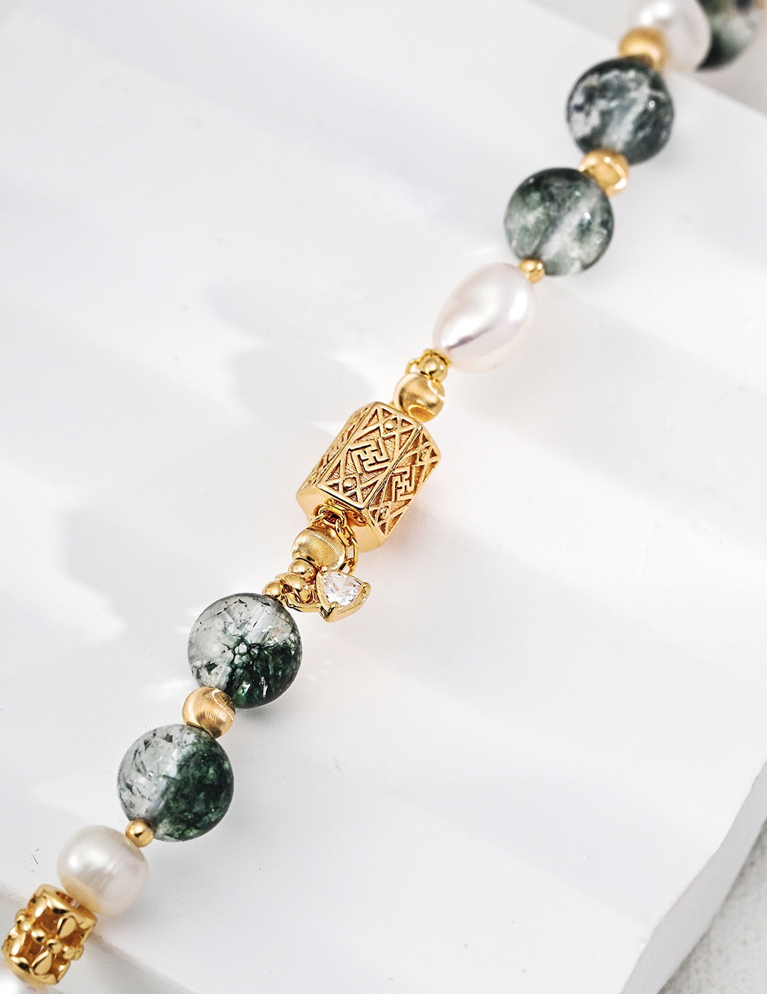 Moss Whisper Bracelet | Pearl & Crystal