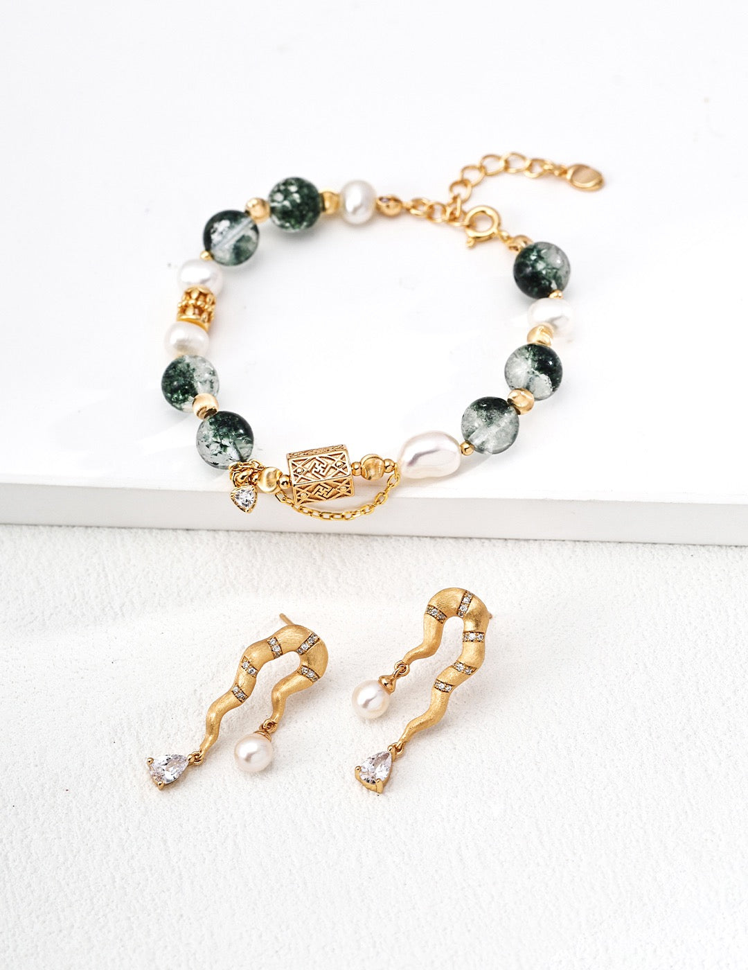 Moss Whisper Bracelet | Pearl & Crystal