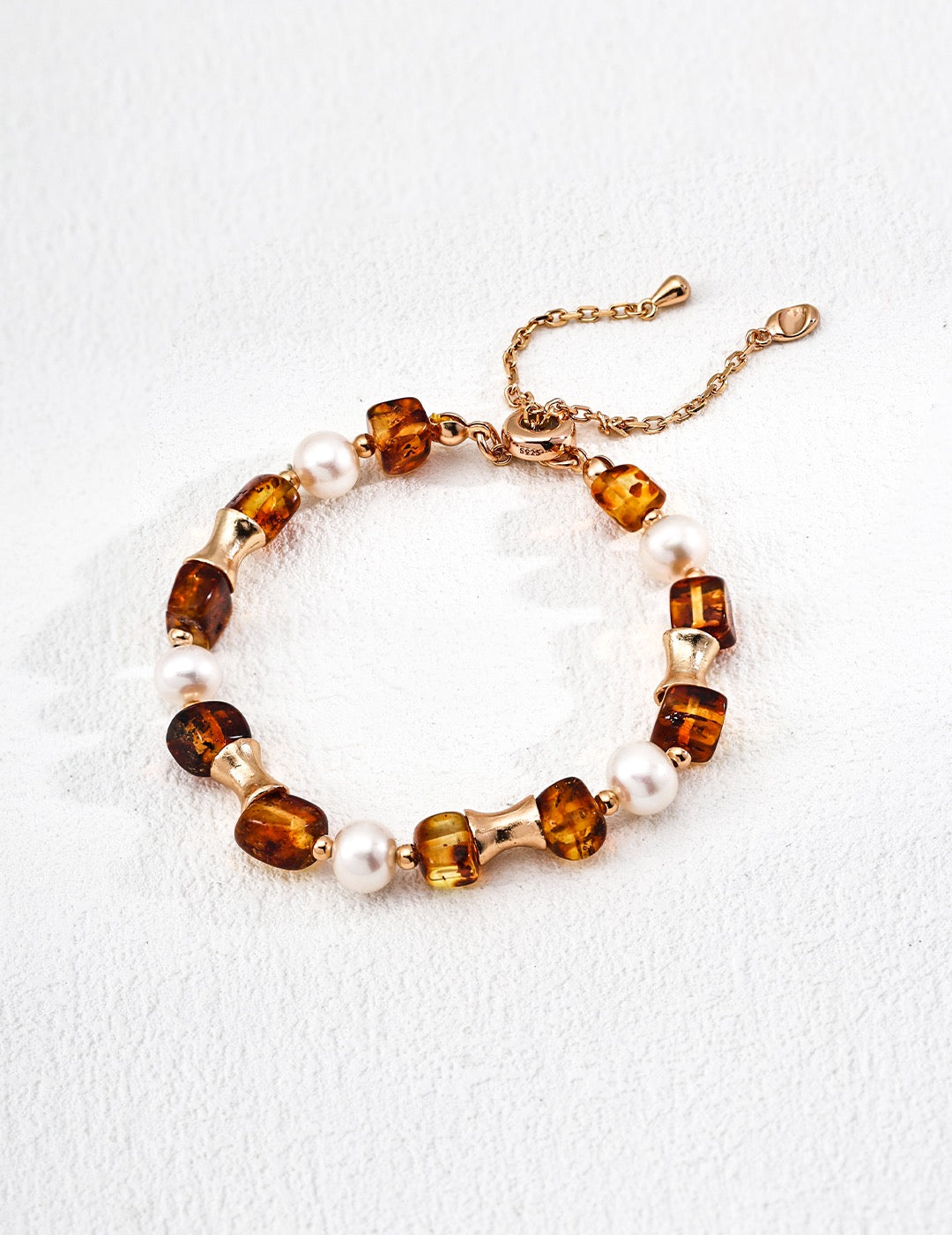 Amber Elegance Bracelet｜Natural Pearl & Flower Amber