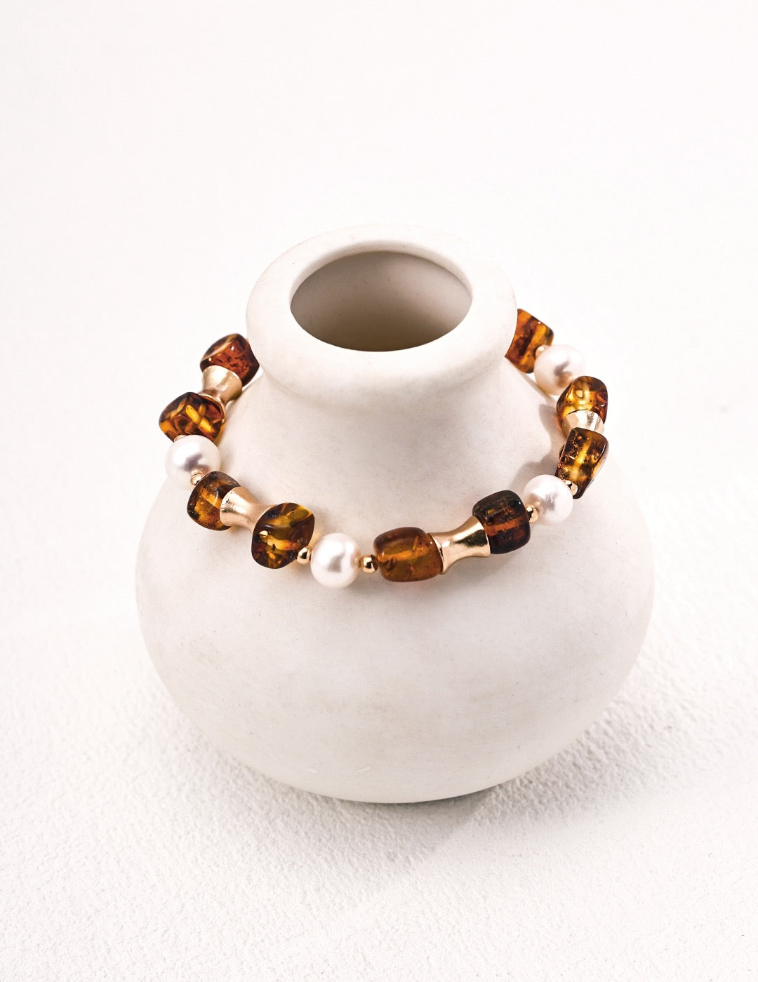 Amber Elegance Bracelet｜Natural Pearl & Flower Amber