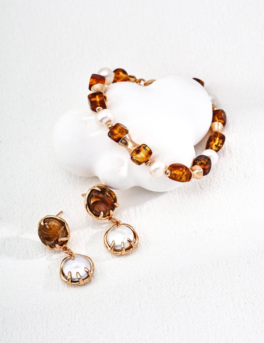 Amber Elegance Bracelet｜Natural Pearl & Flower Amber