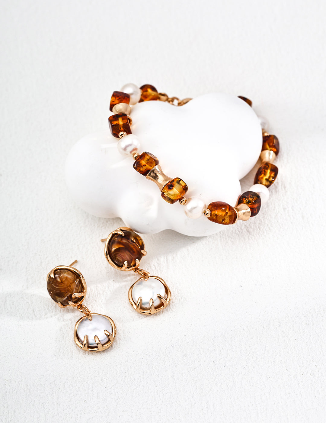 Amber Elegance Bracelet｜Natural Pearl & Flower Amber